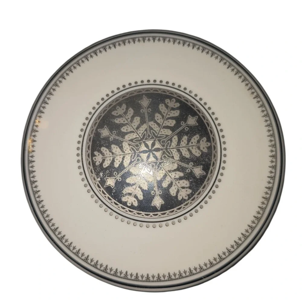 Mikasa L3242‎ White Christmas Fine China Covered Bowl Snowflake